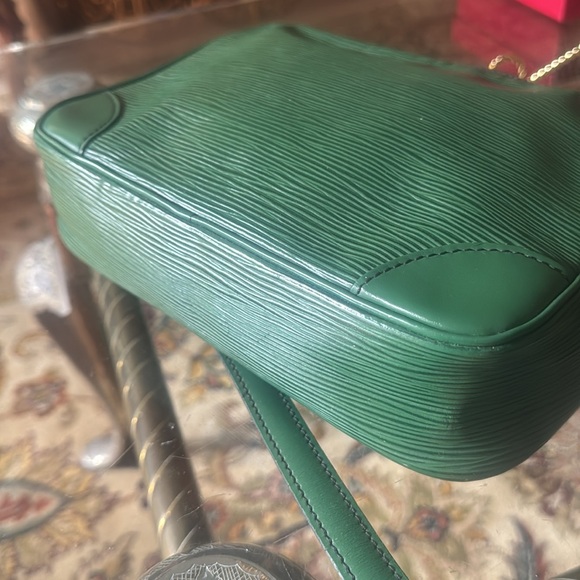 Louis Vuitton bag crossbody Epi trocadero Crossbody Bag - Picture 7 of 7